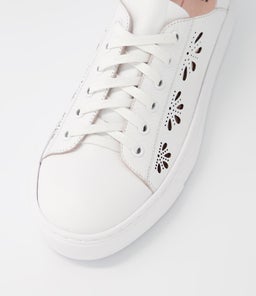 OBERT MO WHITE LEATHER