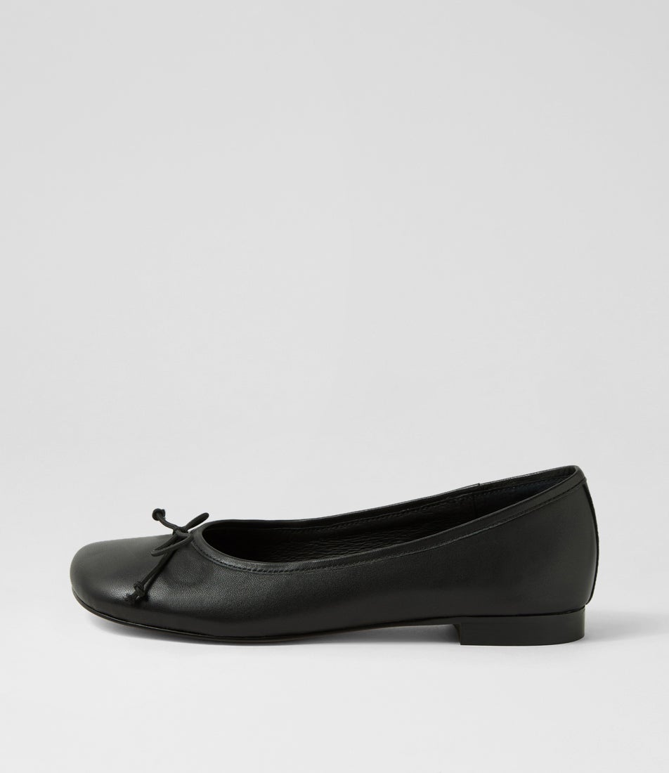 Pirela Black Leather Flat Shoes