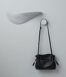 DELLA MO BLACK LEATHER