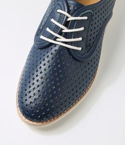 DERBY PUNCH NAVY TUMBLE LEATHER