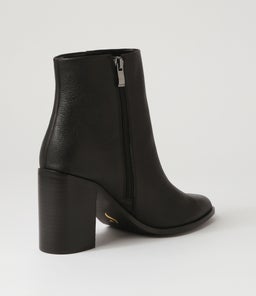 RIA SI BLACK LEATHER