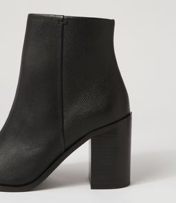 RIA SI BLACK LEATHER