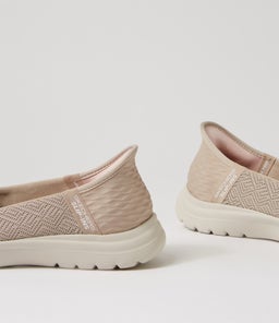 136542 ON THE GO A SK TAUPE TEXTILE