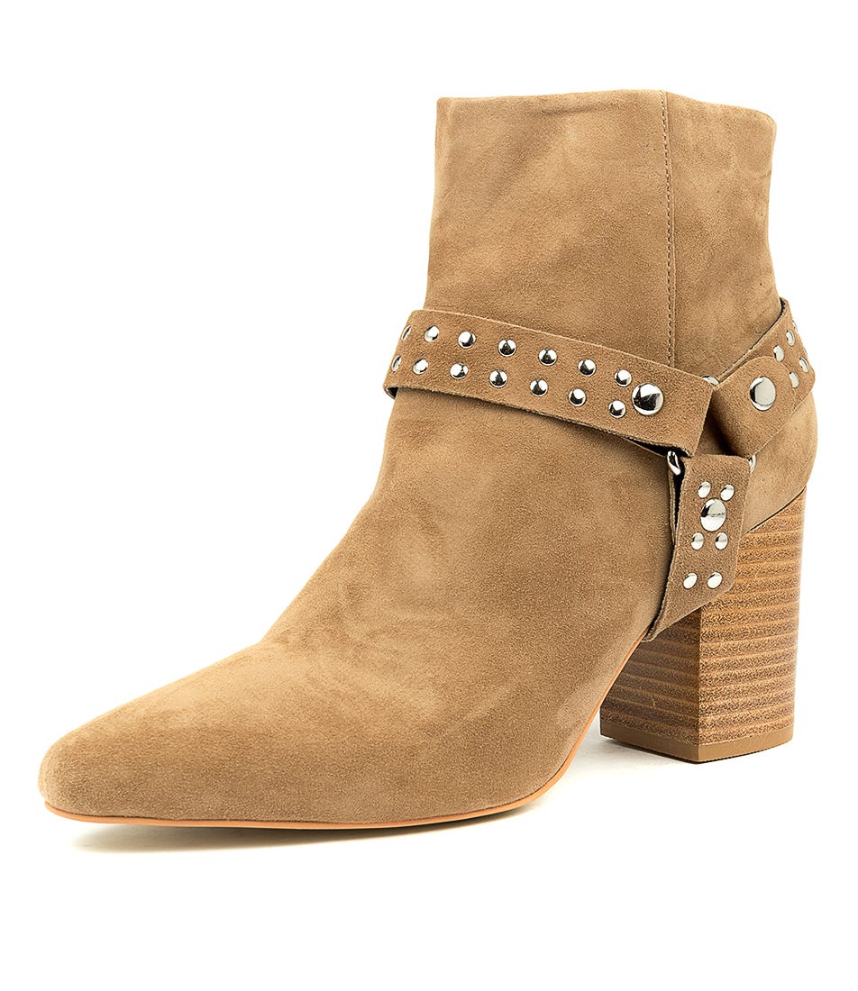 Sol sana tegan boot sale