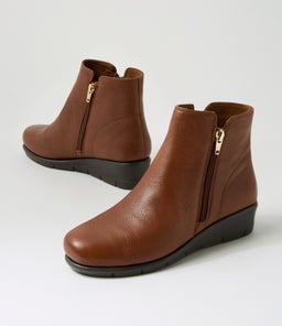 MYSARIA SU COGNAC LEATHER