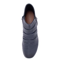 MAXIE SU NAVY LEATHER