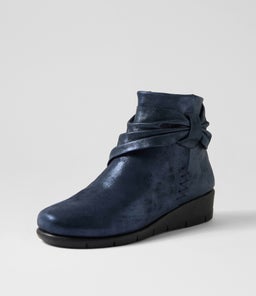 MONET SU NAVY METALLIC SUEDE