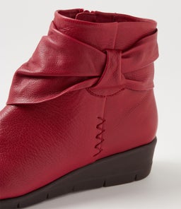 MONET SU CHERRY LEATHER