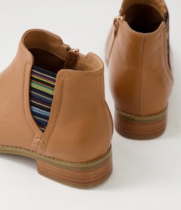 BURNLEY SU DK TAN STRIPE LEATHER ELASTIC