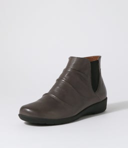 PANKA SU DK GREY LEATHER ELASTIC