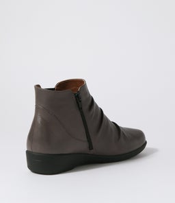 PANKA SU DK GREY LEATHER ELASTIC