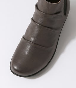 PANKA SU DK GREY LEATHER ELASTIC