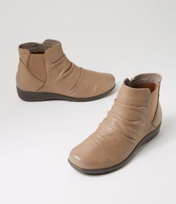 PANKA SU TAUPE LEATHER ELASTIC