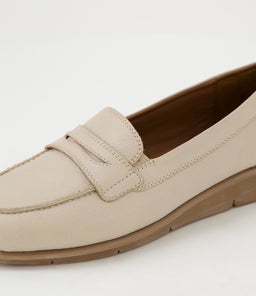 PUNIS SU ALMOND LEATHER