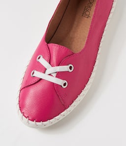 WOMANS SU DK FUCHSIA WHITE SOLE LEATHER