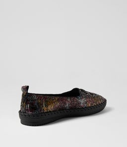 WOMANS SU WINE SWIRL SUEDE
