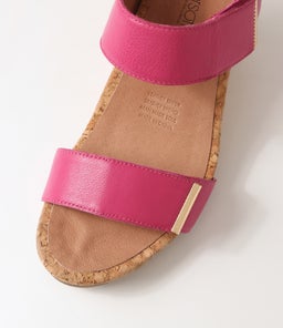 AVERY SU DK FUCHSIA LEATHER