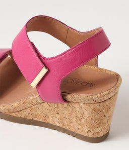 AVERY SU DK FUCHSIA LEATHER