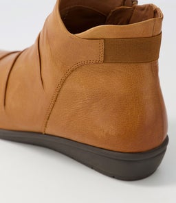 FOIS SU NEW TAN LEATHER