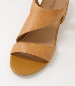 GRACEFULS SU DK TAN LEATHER