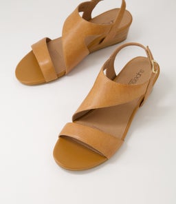 GRACEFULS SU DK TAN LEATHER