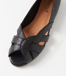 PETISE SU BLACK BLACK HEEL LEATHER