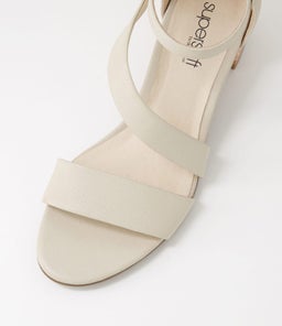 CARING SU ALMOND MULTI HEEL LEATHER