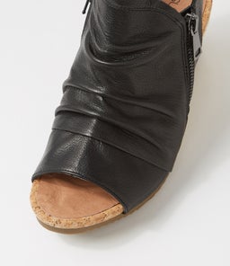 ANELLE SU BLACK LEATHER