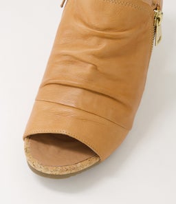 ANELLE SU DK TAN LEATHER