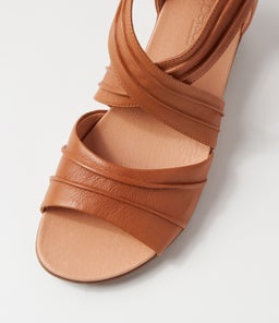 JELLI SU DK TAN GUM SOLE LEATHER