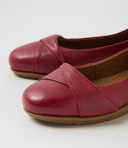 POSH SU CHERRY LEATHER