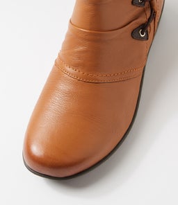 PARISA SU NEW TAN BROWN LEATHER