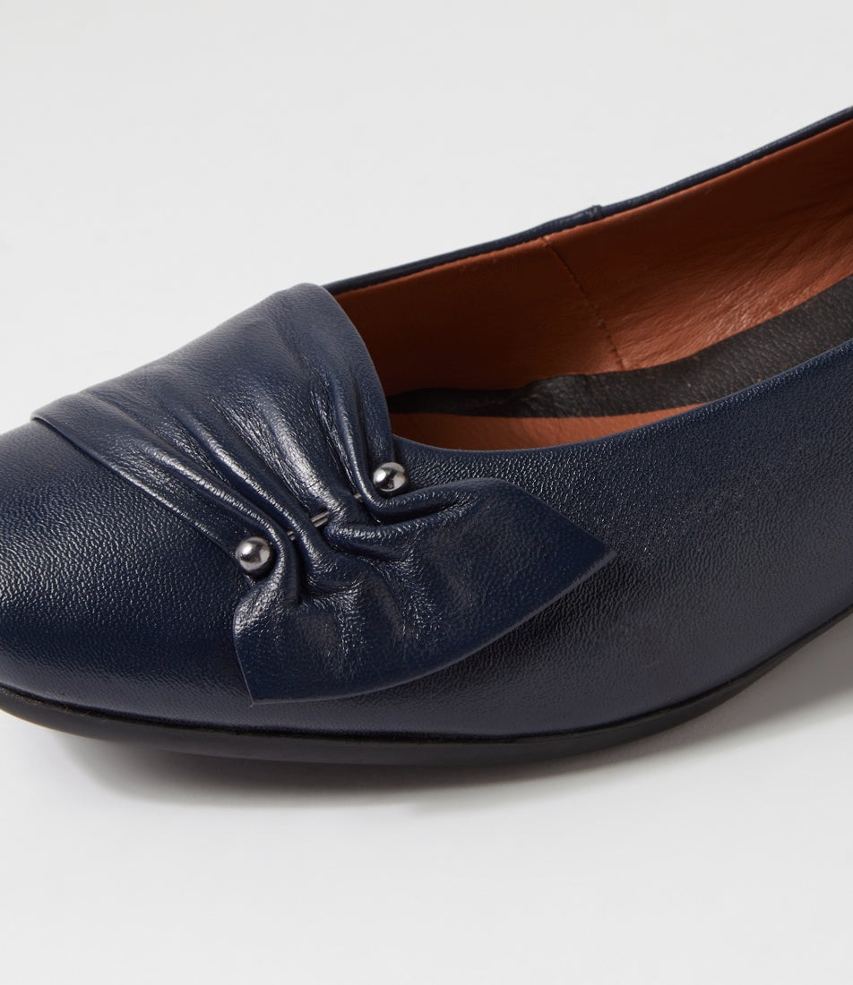 Reverse-Su-Navy-Leather