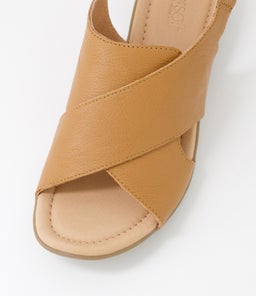 BEAMI SU DK TAN GUM SOLE LEATHER