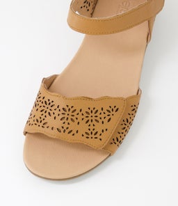 JOONI SU DK TAN LEATHER