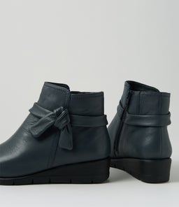 MAYI SU NAVY LEATHER