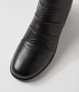 MACLAY SU BLACK LEATHER