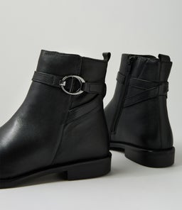 DANNELA SU BLACK LEATHER