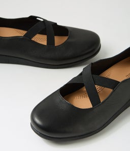 BROOKYI D SU BLACK LEATHER