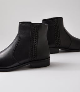 HAZZLE SU BLACK LEATHER