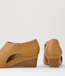 SHAI SU DK TAN LEATHER