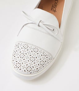 ALEESKA SU WHITE LEATHER