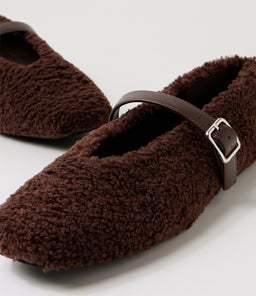 TILT TH CHOCOLATE SHEEPSKIN