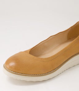OXSSON TO TAN ALMOND SOLE TUMBLE LEATHER
