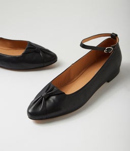 SELLA TO BLACK LEATHER
