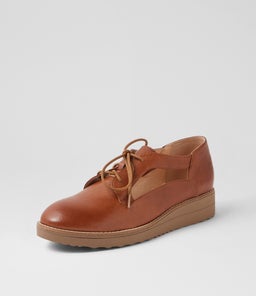 OLLAYS TO DK TAN LT CHOC SOLE LEATHER