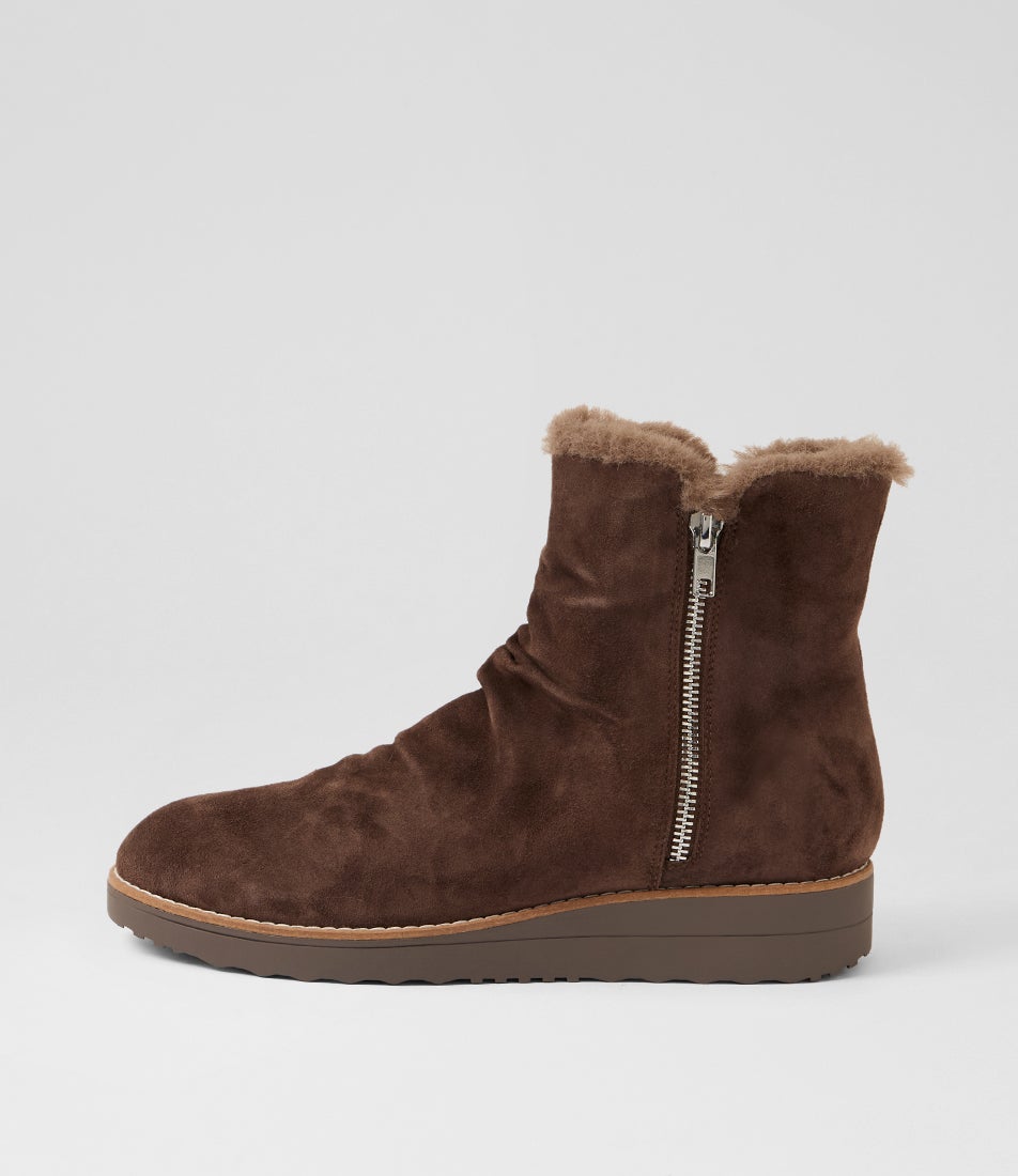 Omage Donkey Suede Ankle Boots