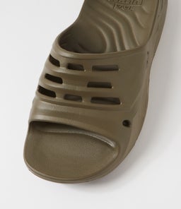 M APRETRAIL SLIDE TV DK OLIVE SMOOTH