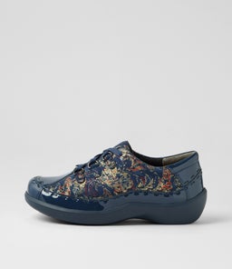 ALLSORTS XW ZR NAVY NAVY ROYAL PRINT PATENT SUEDE