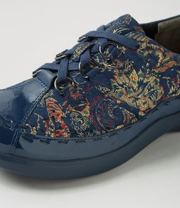 ALLSORTS XW ZR NAVY NAVY ROYAL PRINT PATENT SUEDE